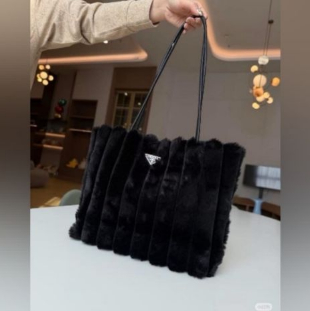 Prada VIP GWP Makeup Bag - Picture 2 of 7